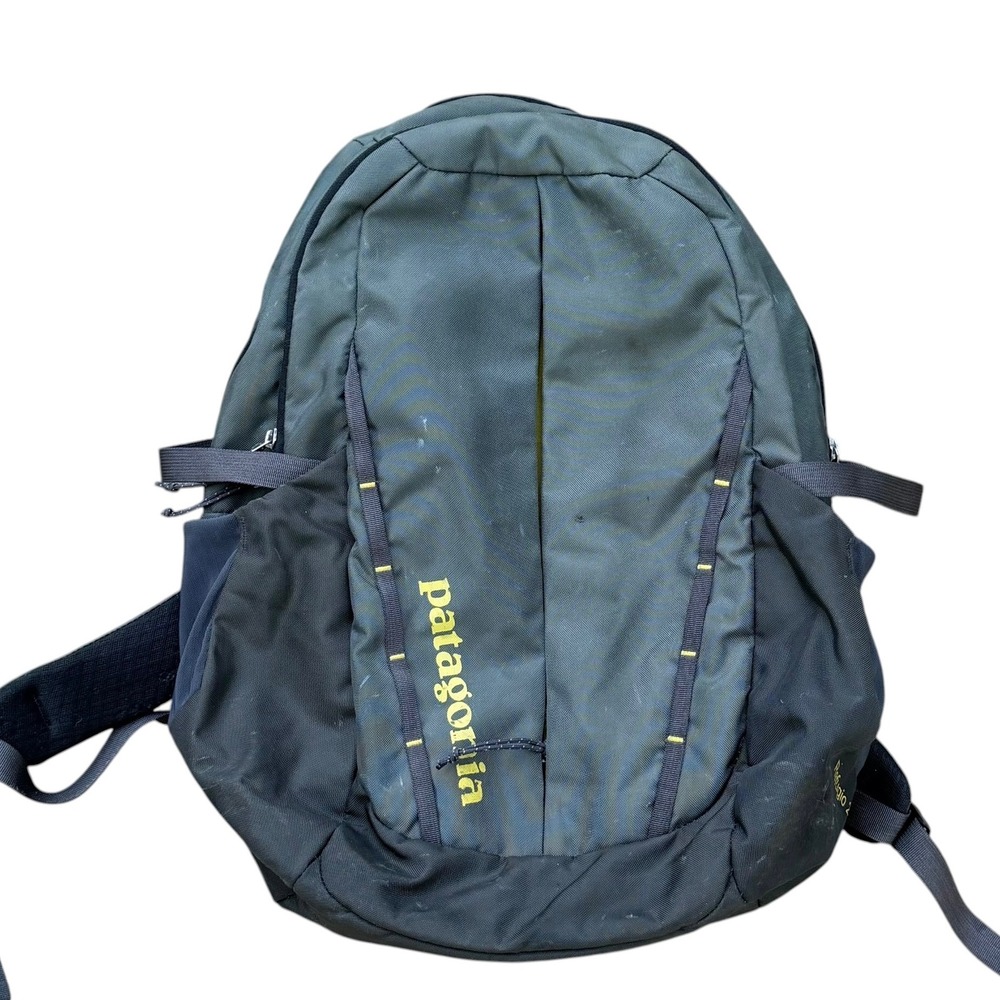 Patagonia Refugio 28L Backpack Forest Green Black Hiking Daypack Travel Bag